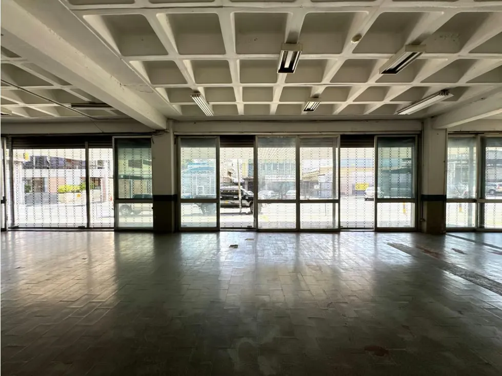 EDIFICIO COMERCIAL E INDUSTRIAL EN VENTA – LA URBINA - 17