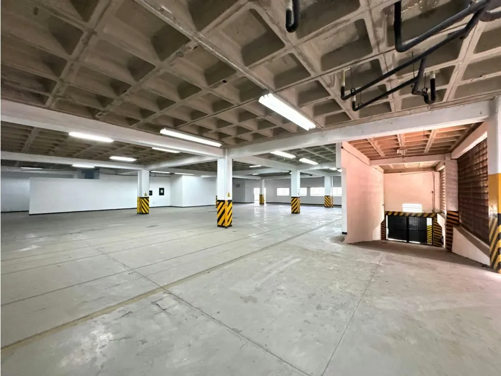EDIFICIO COMERCIAL E INDUSTRIAL EN VENTA – LA URBINA - 28