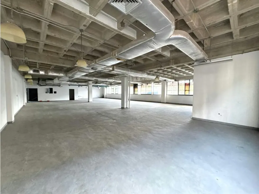 EDIFICIO COMERCIAL E INDUSTRIAL EN VENTA – LA URBINA - 33