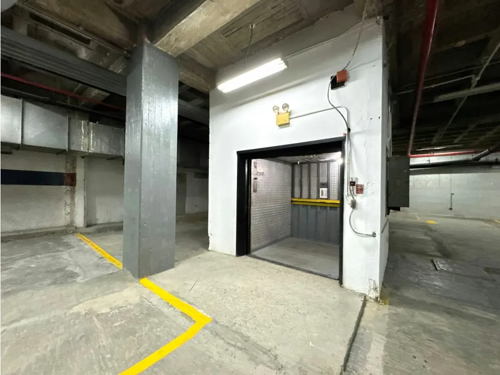 EDIFICIO COMERCIAL E INDUSTRIAL EN VENTA – LA URBINA - 8