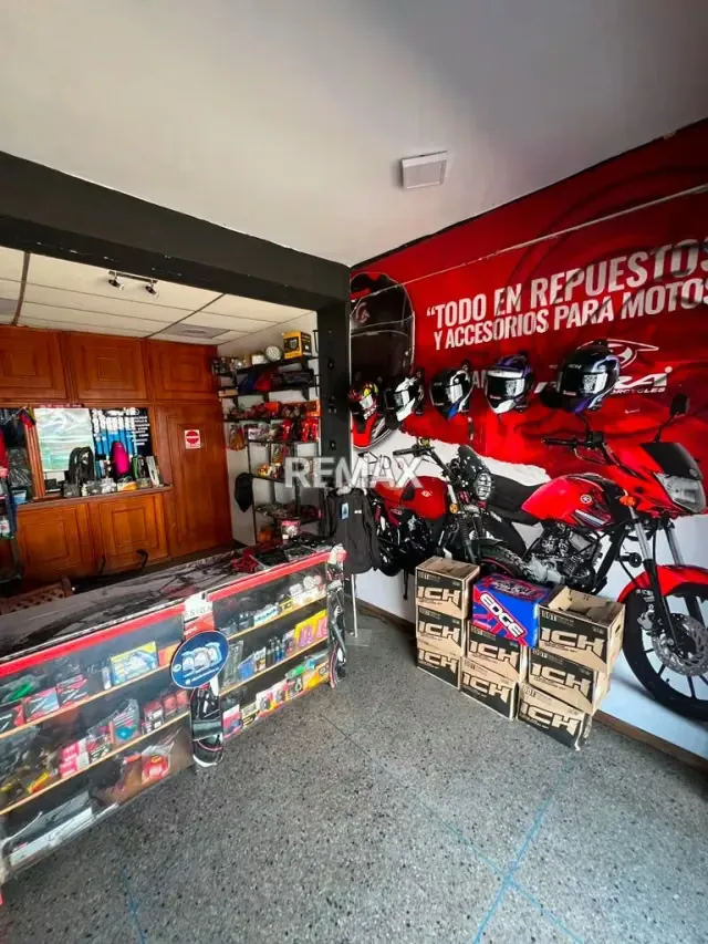 VENDO NEGOCIO EN ZONA REPUESTERA DE BARQUISIMETO - 3