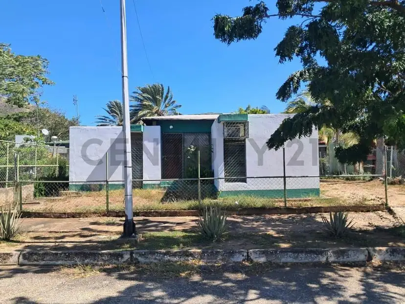 Venta de Chalet en Bahía de Plata, propiedad ideal para remodelar a su gusto