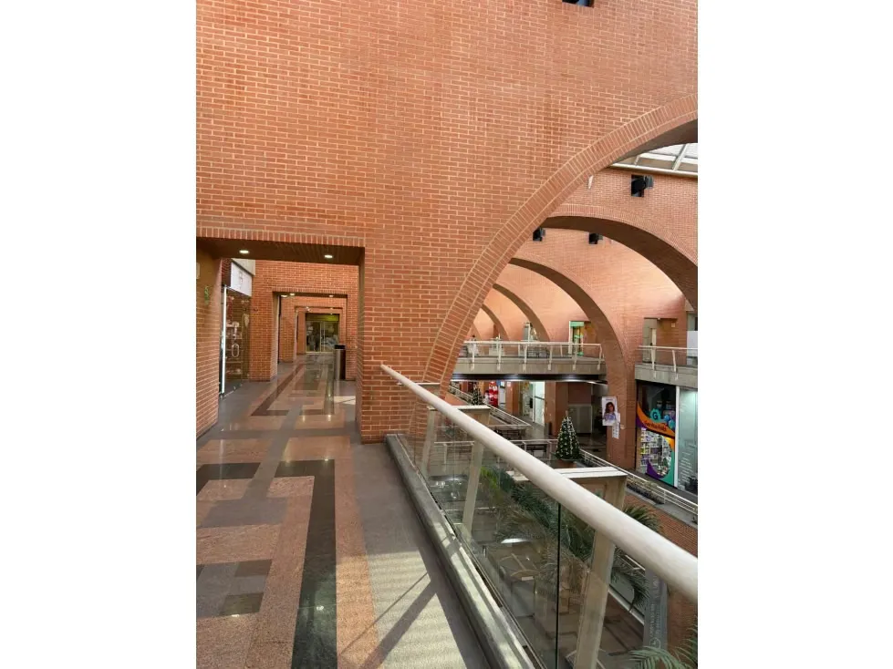 Alquilo local 49m2 Plaza Las Americas II 3655 - 6