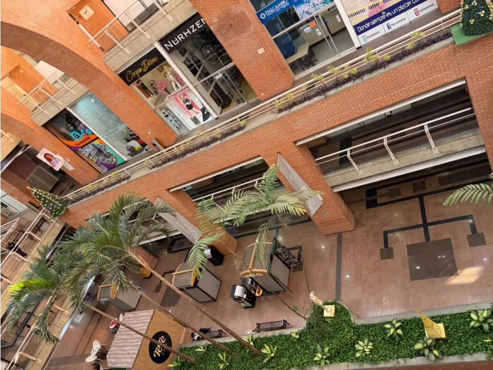 Alquilo local 49m2 Plaza Las Americas II 3655 - 7