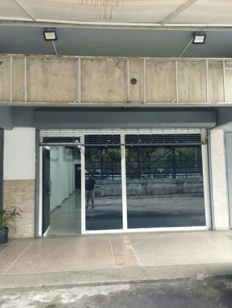 Oportunidad para adquirir local comercial en Montalban 2