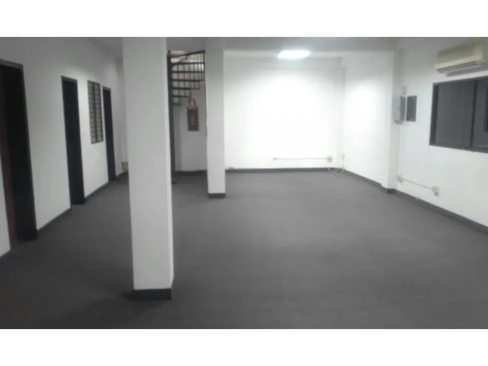 AMPLIO Y MAGNÍFICO GALPÓN EN LOS ROSALES 782M2 - 5