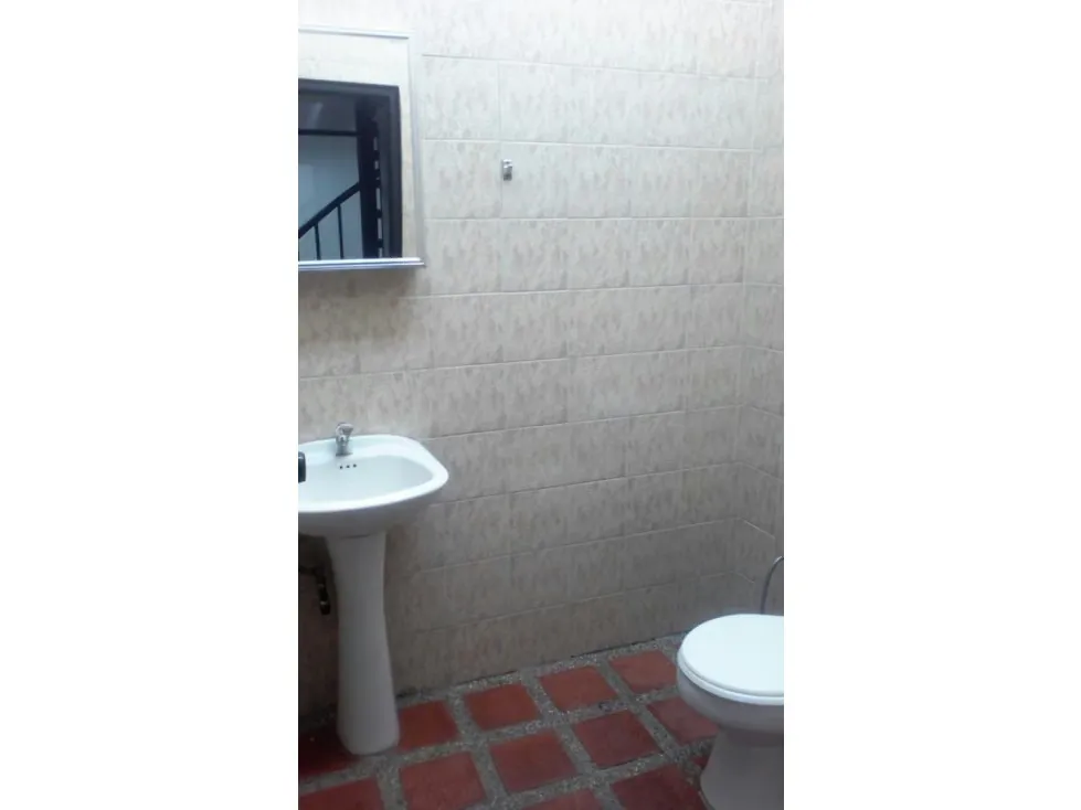 AMPLIO Y MAGNÍFICO GALPÓN EN LOS ROSALES 782M2 - 9