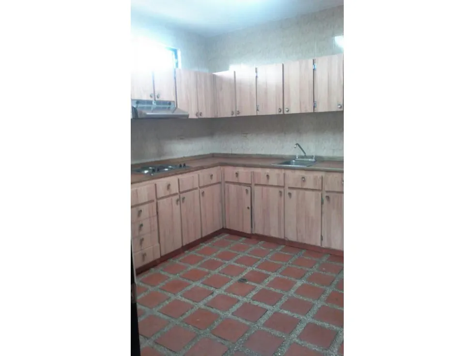 AMPLIO Y MAGNÍFICO GALPÓN EN LOS ROSALES 782M2 - 10