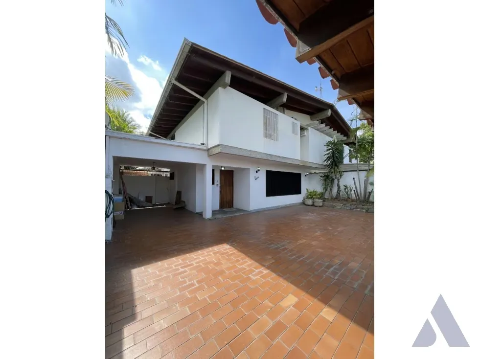 Se vende casa 462m2 Lomas de Chuao 2408 - 2