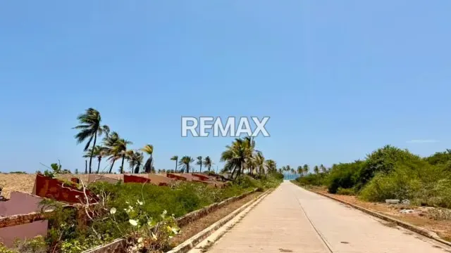 TERRENO TAPIADO CON BIENHECHURIA A 1 MINUTO DEL MAR, EN PLAYA EL AGUA - 8