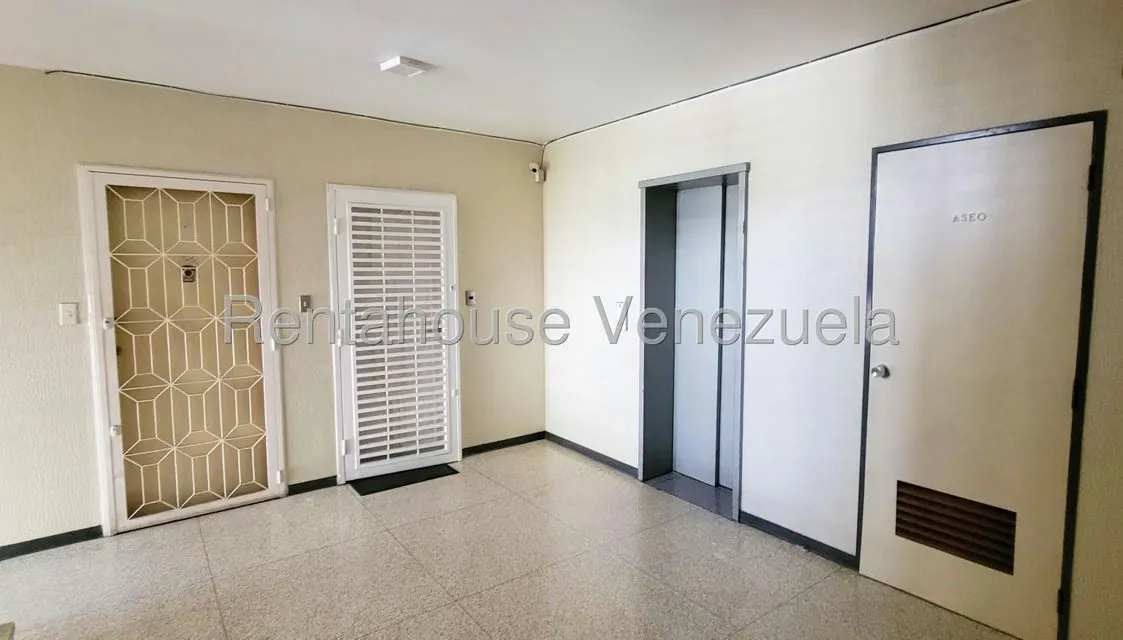 Apartamento (1 Nivel) en Venta en Los Chaguaramos, Distrito Metropolitano - 4