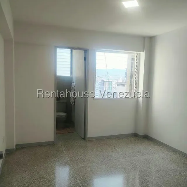 Apartamento (1 Nivel) en Alquiler en Parroquia La Candelaria, Distrito Metropolitano - 11