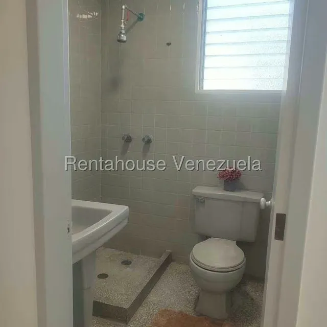 Apartamento (1 Nivel) en Alquiler en Parroquia La Candelaria, Distrito Metropolitano - 12