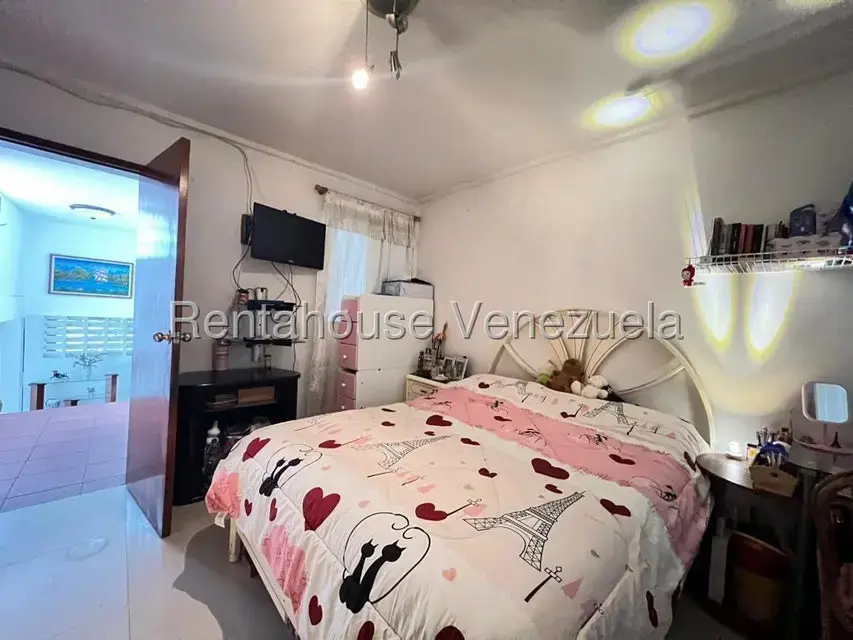 Casa (Duplex) en Venta en Prados del Este, Distrito Metropolitano - 17
