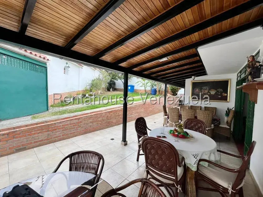 Casa (Duplex) en Venta en Prados del Este, Distrito Metropolitano - 2