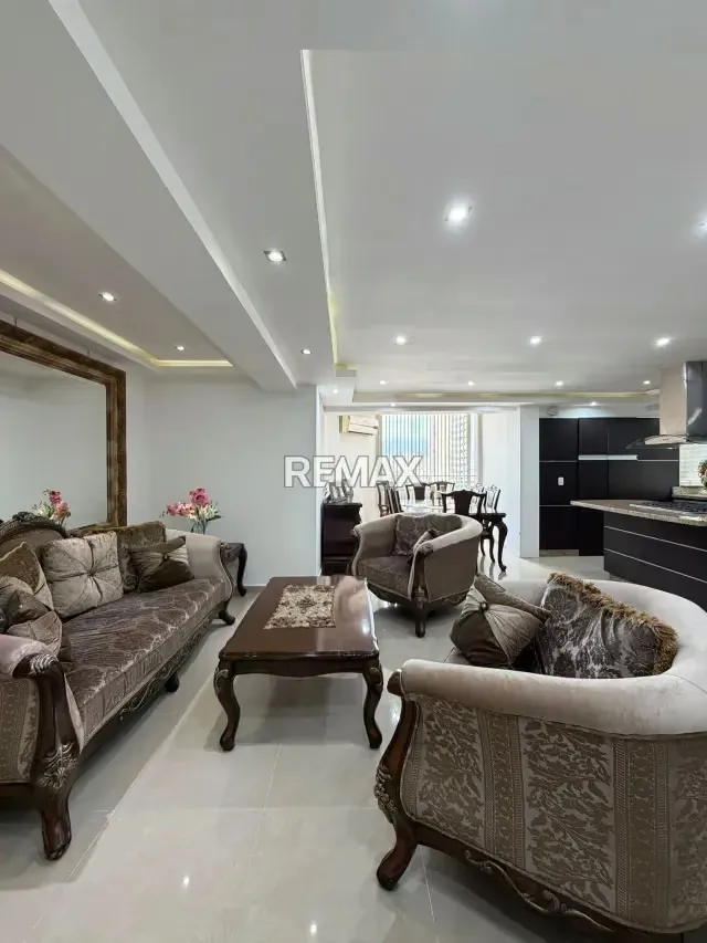 Venta de Moderno Apartamento en Resd. Las Chimeneas Valencia - 12