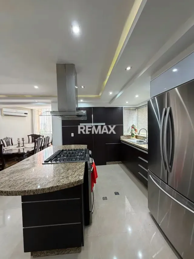 Venta de Moderno Apartamento en Resd. Las Chimeneas Valencia - 14