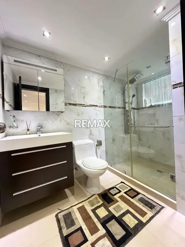 Venta de Moderno Apartamento en Resd. Las Chimeneas Valencia - 15