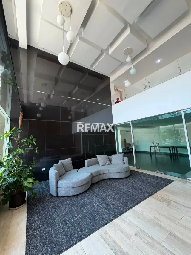 Venta de Moderno Apartamento en Resd. Las Chimeneas Valencia - 2