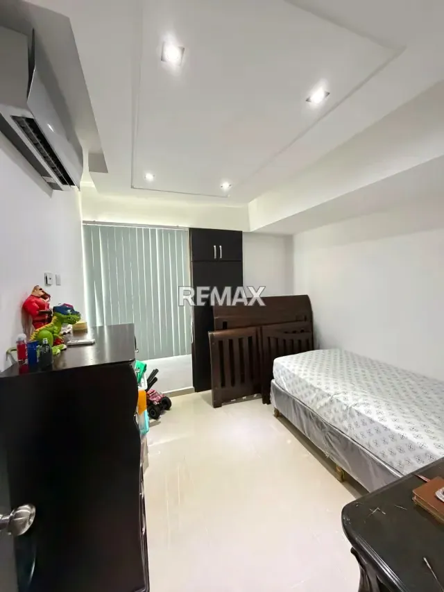 Venta de Moderno Apartamento en Resd. Las Chimeneas Valencia - 8