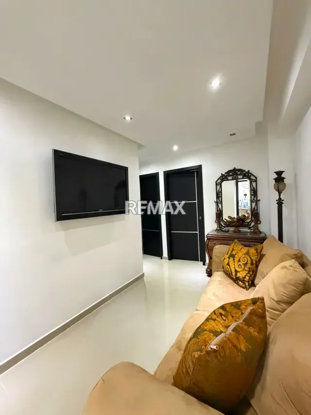 Venta de Moderno Apartamento en Resd. Las Chimeneas Valencia - 9