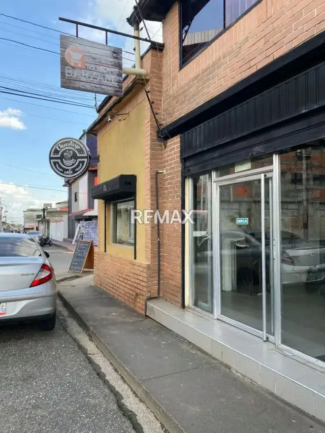 En Alquiler Oficina ubicado en Guanare, la carrera 4, esquina calle 21, Edificio Inversiones El Sol, Guanare, Portuguesa, Venezuela