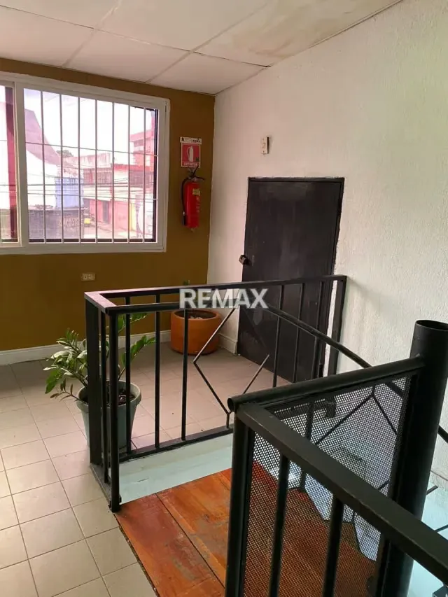 En Alquiler Oficina ubicado en Guanare, la carrera 4, esquina calle 21, Edificio Inversiones El Sol, Guanare, Portuguesa, Venezuela - 4