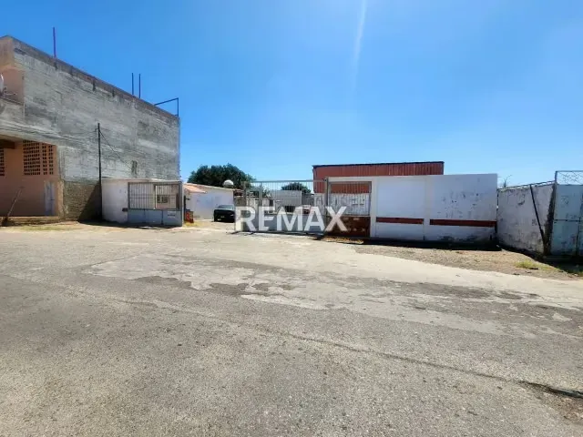 VENTA TERRENO CON GALPON