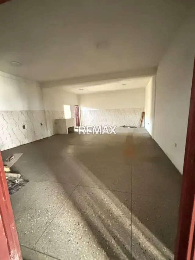 Se vende espectacular propiedad mixta (Local + Apartamento) ubicada en una esquina estratégica de alto tráfico sobre la avenida principal de Andrés Eloy Blanco. - 13