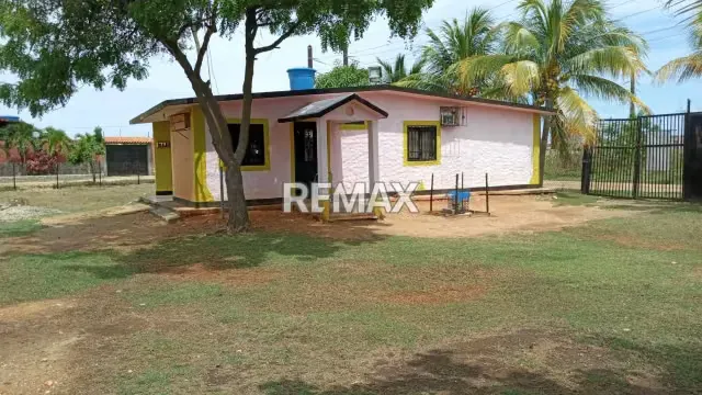 Excelente Oportunidad De Inversión: Terreno En Chichiriviche De 3.281,53 M2 - 2