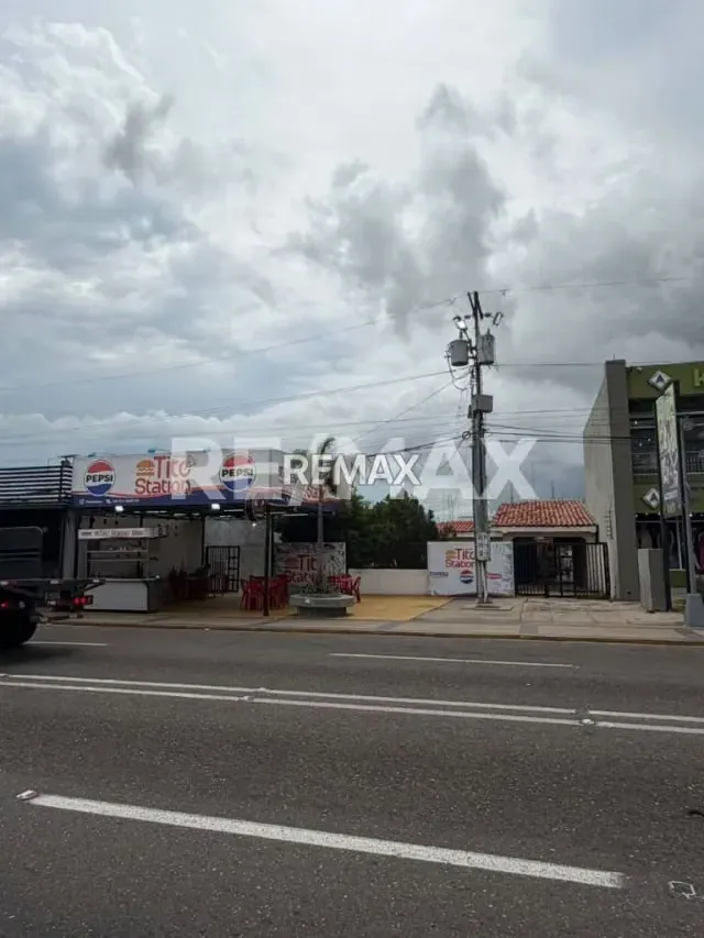 CASA COMERCIAL EN LA COROMOTO - 2