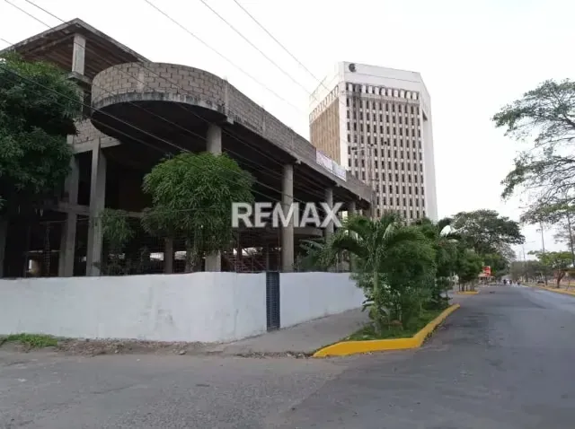 Edificio en construcción en Venta. Puerto la Cruz Av. Municipal - 5