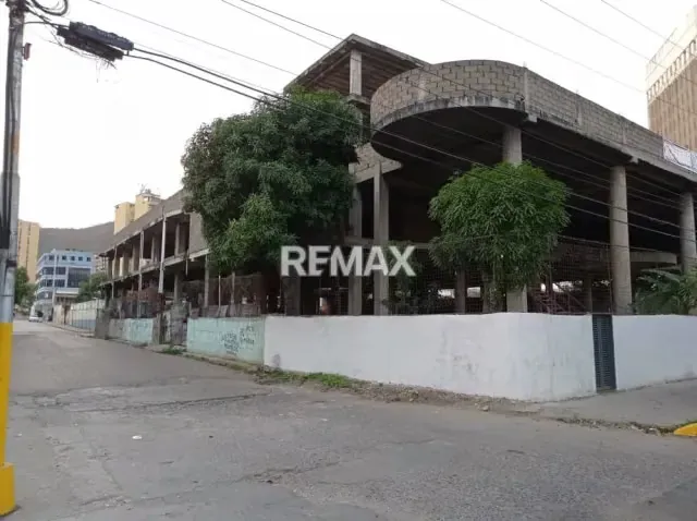Edificio en construcción en Venta. Puerto la Cruz Av. Municipal - 6