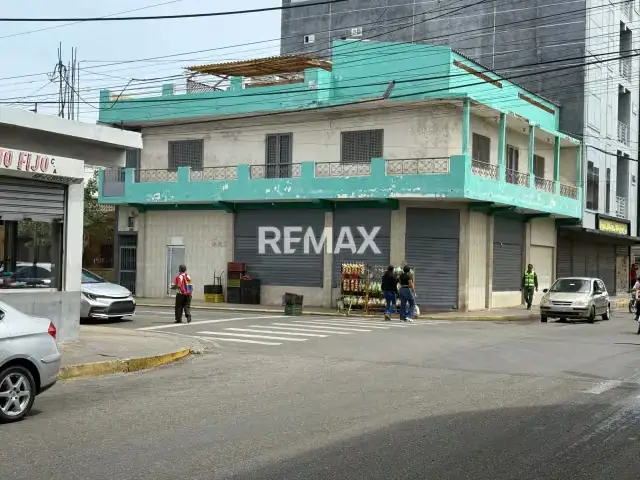 En venta edificio. Centro de Punto Fijo