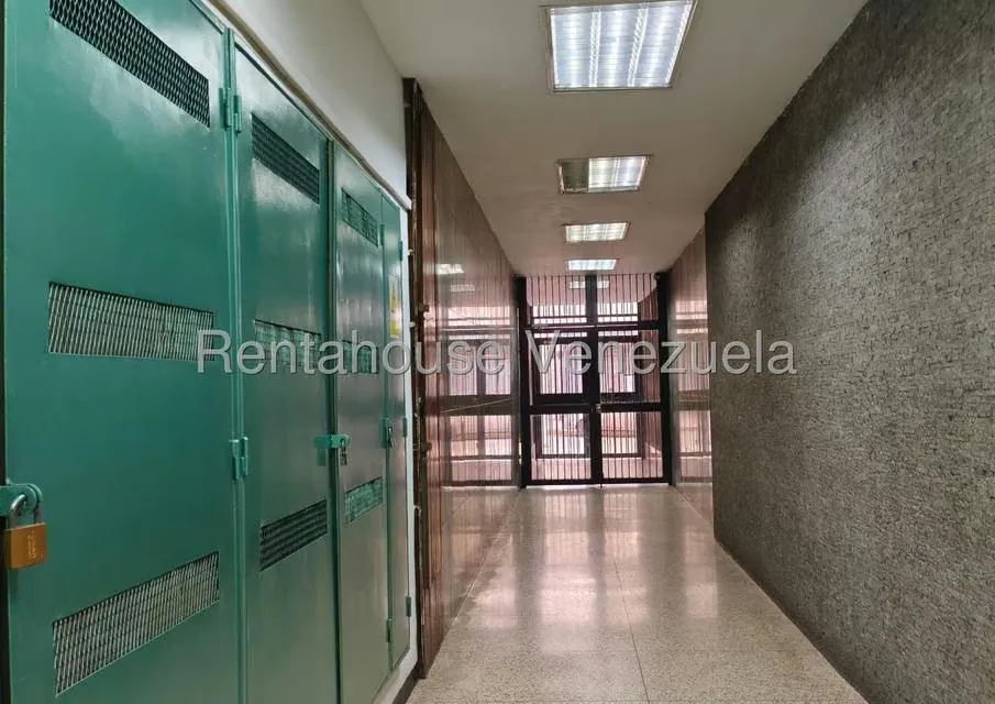 Apartamento (1 Nivel) en Venta en Parroquia Catedral, Distrito Metropolitano - 2
