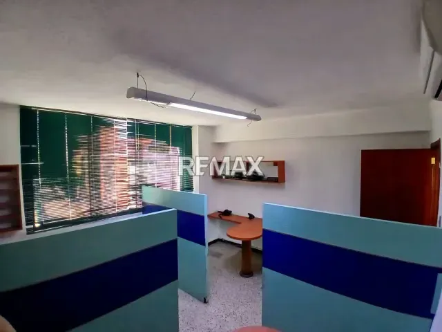 ALQUILO OFICINA 112M² BOULEVARD DE SABANA GRANDE - 2