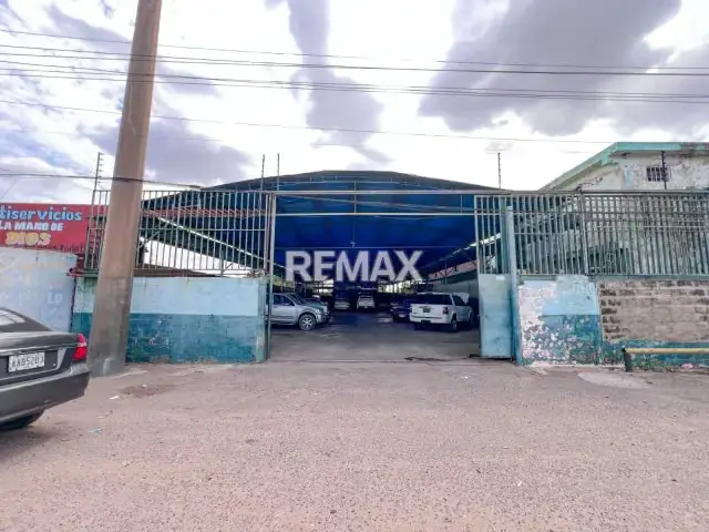 Galpón Comercial en venta en el Sector La Polar, Avenida Principal-San Francisco