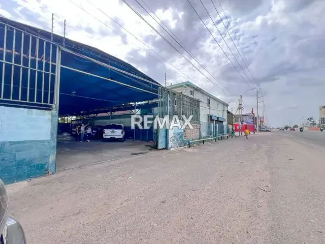 Galpón Comercial en venta en el Sector La Polar, Avenida Principal-San Francisco - 3