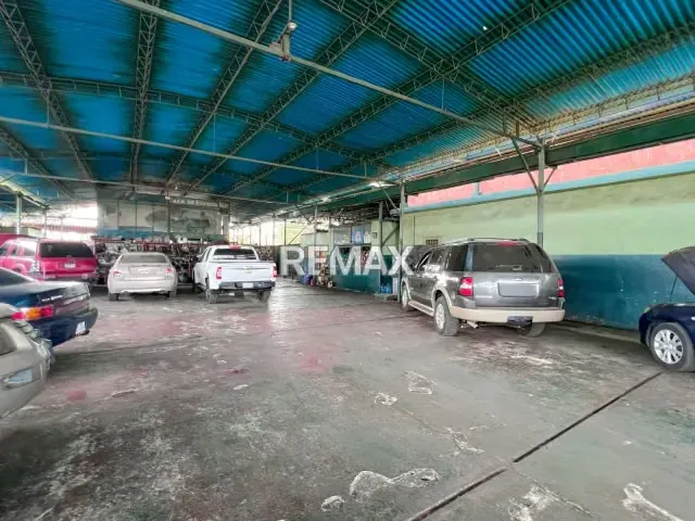 Galpón Comercial en venta en el Sector La Polar, Avenida Principal-San Francisco - 4