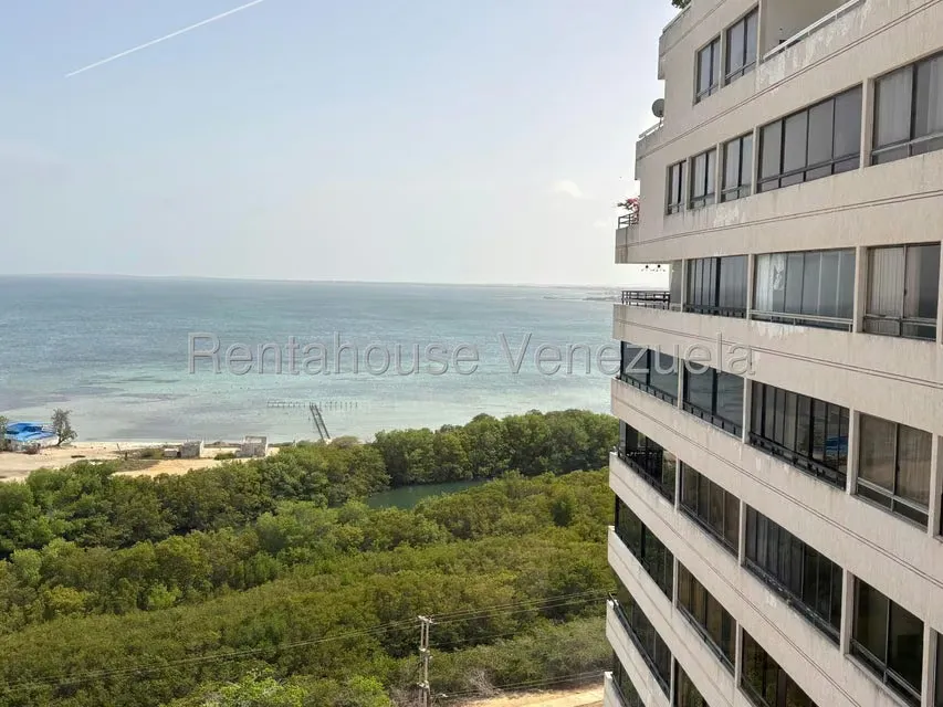 Apartamento (1 Nivel) en Venta en Avenida Bolivar, Nueva Esparta - 2
