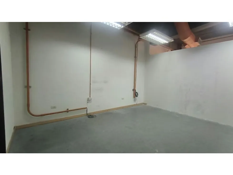 Alquilo local 125m2 Buenaventura Guatire - 7