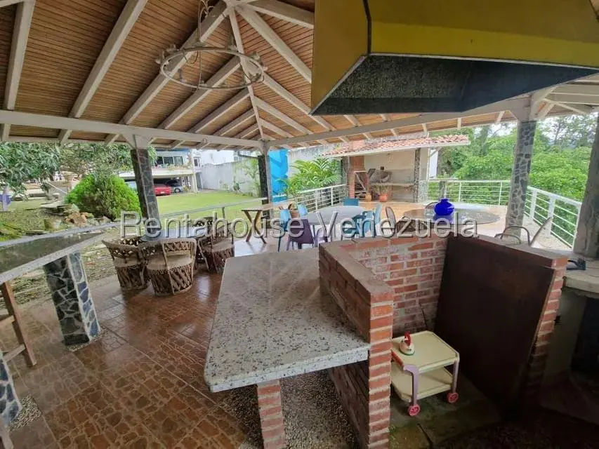 Casa (1 Nivel) en Venta en Lomas de La Lagunita, Distrito Metropolitano - 11