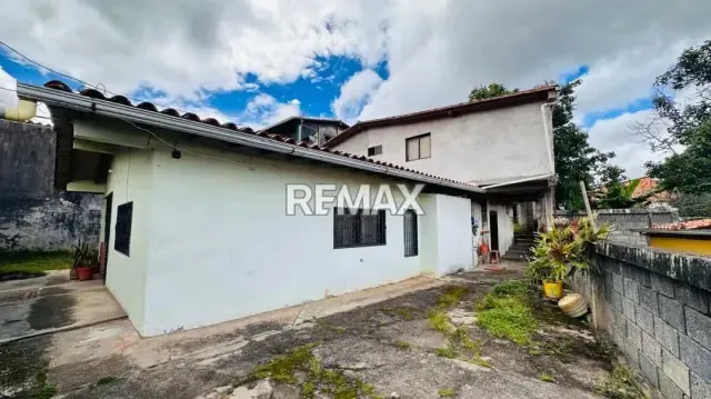 Se vende casa + Apartamento Adjunto+ terreno Ubicada en Lomas Blancas, Municipio Cardenas A pie de calle - 8