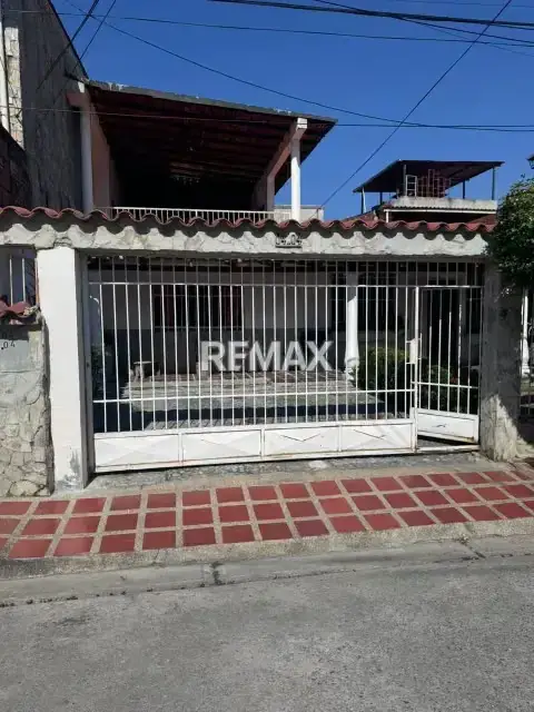 Casa en venta Guatire Urbanización Castillejo amplia y lista para habitar