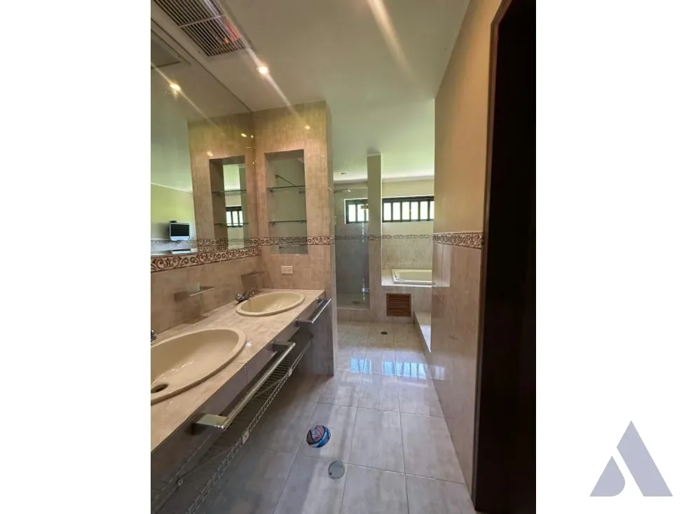 Vendo casa c/ jardines 560m2 Oripoto 3011 - 12
