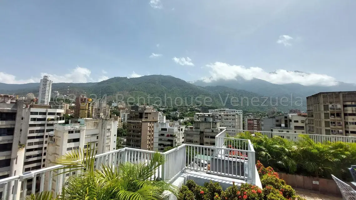 Apartamento (Penthouse) en Venta en La Florida, Distrito Metropolitano - 39