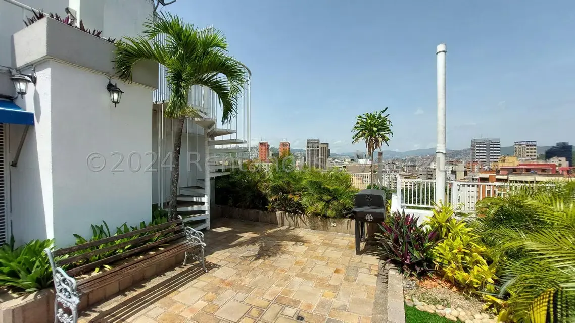 Apartamento (Penthouse) en Venta en La Florida, Distrito Metropolitano - 41