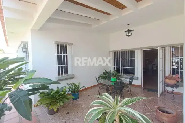 Tu Oasis Privado en el Corazón de la Ciudad, Urbanización La Villa