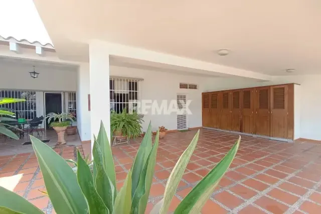 Tu Oasis Privado en el Corazón de la Ciudad, Urbanización La Villa - 3