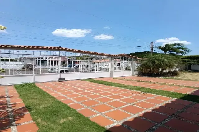 Tu Oasis Privado en el Corazón de la Ciudad, Urbanización La Villa - 5